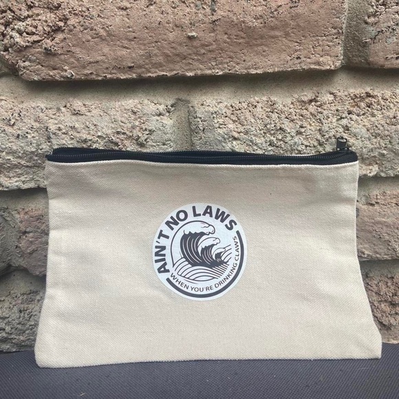 White claw pouch - Picture 1 of 3